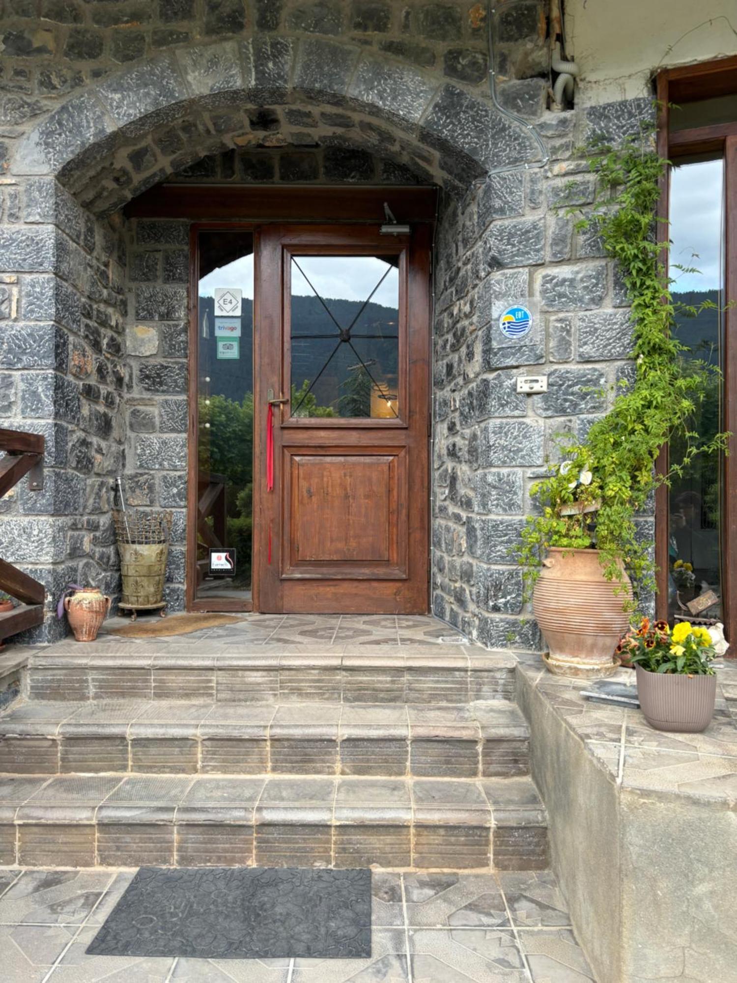 Guesthouse Sinoi Vitina Eksteriør billede